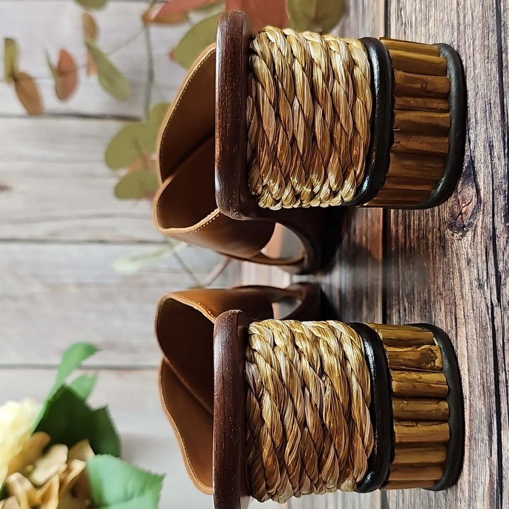 CHLOE` LAIA OCHRE DELIGHT LEATHER BLOCK HEEL SANDALS - Picture 4 of 14